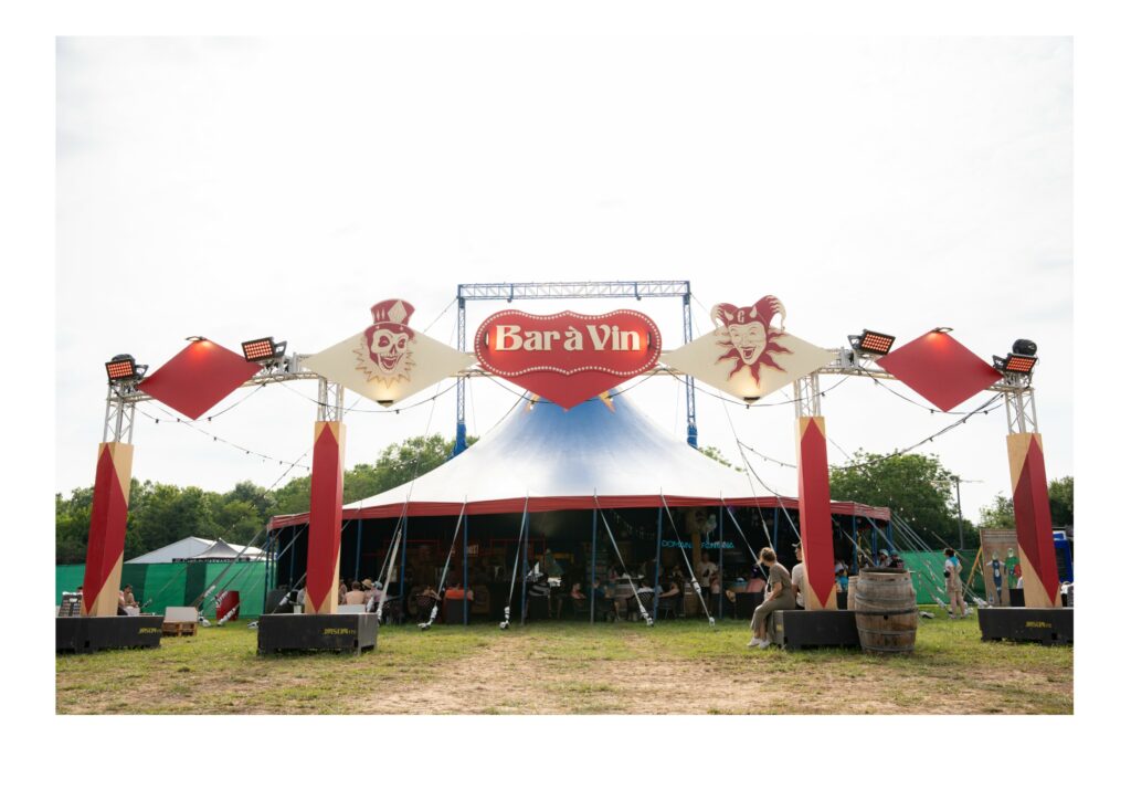 Chapiteau du Bar à Vins Garorock